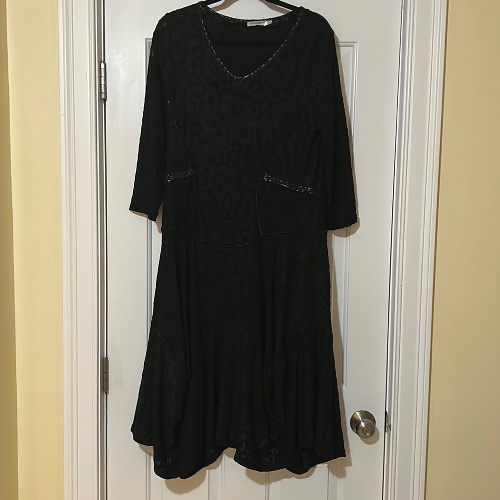 DZHAVAEL COUTURE black patterned dress, EUC